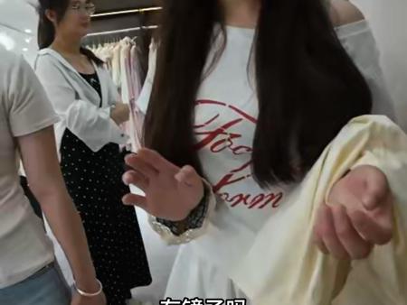 和豆包谈上了？ 盲人女生和豆包一起逛街是一种什么体验？
